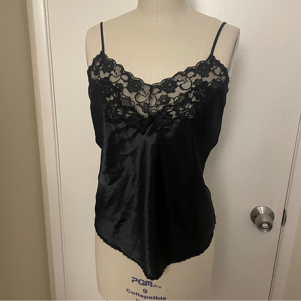 Black lace cami top with floral design, size M